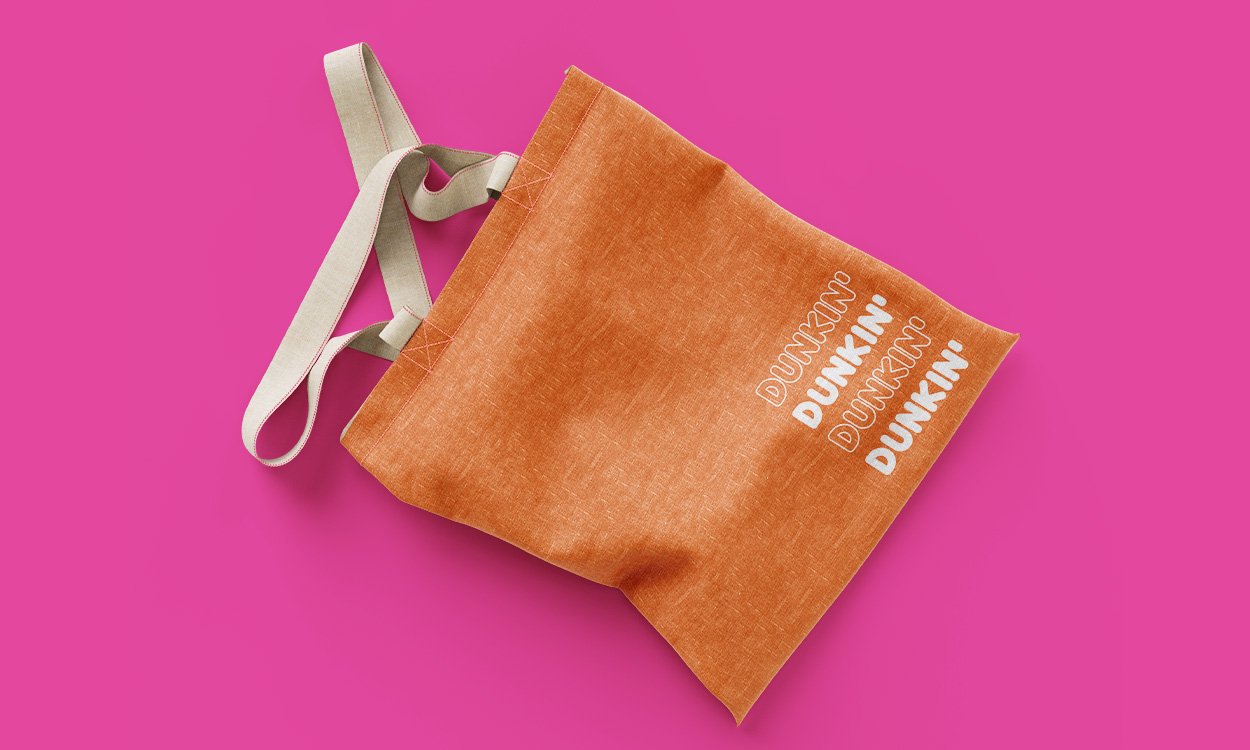 totebag orange avec le logo dunkin